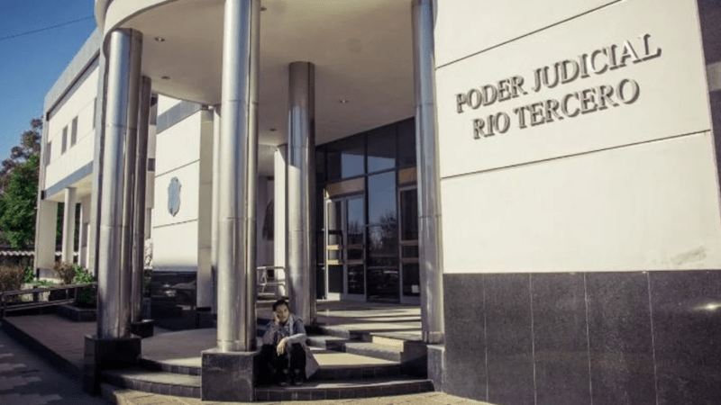 Abusó de su hijastra durante 25 años.